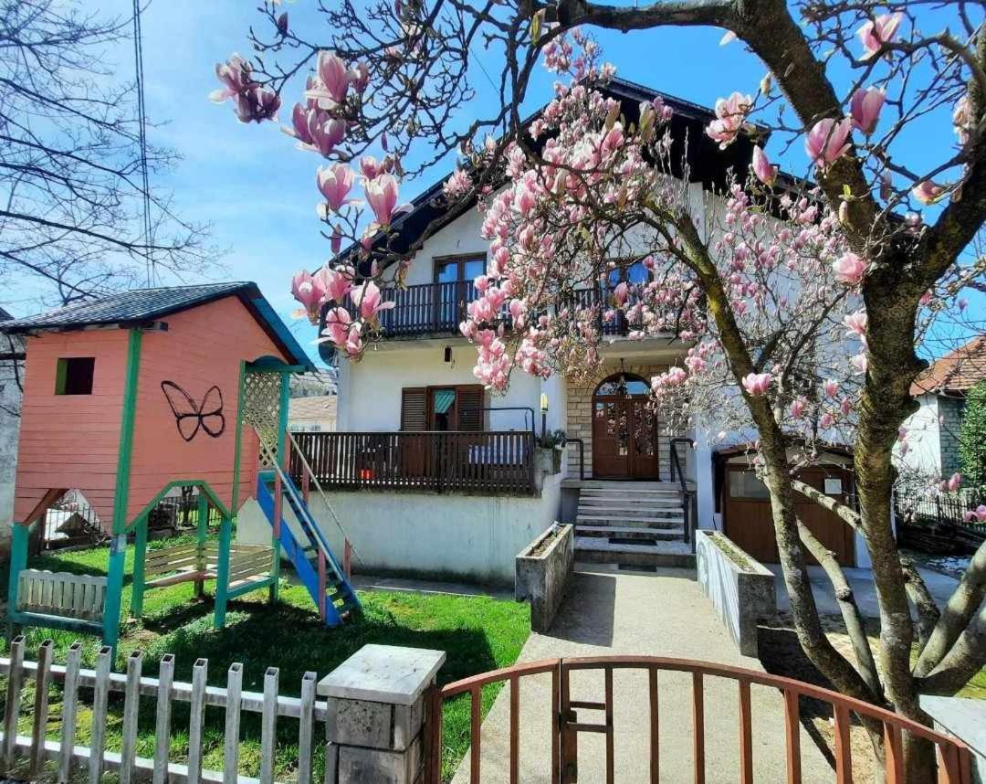 Old Town House Apartment Niksic Ngoại thất bức ảnh